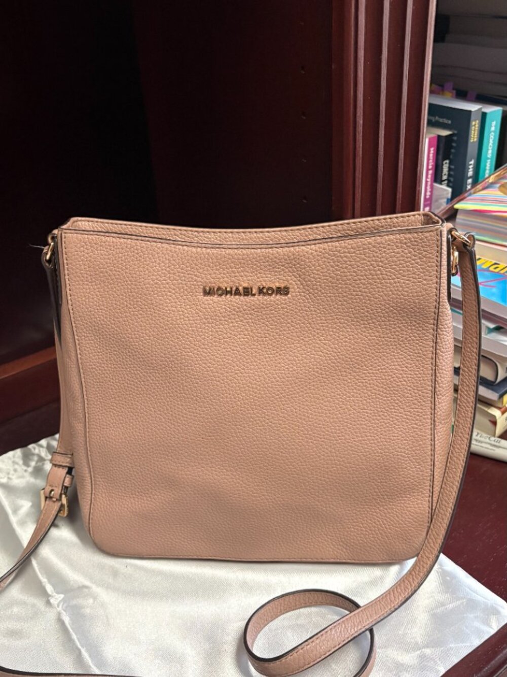 Michael Kors Pebbled Leather Messenger Crossbody Taupe Beige – 38H7YTVM3L